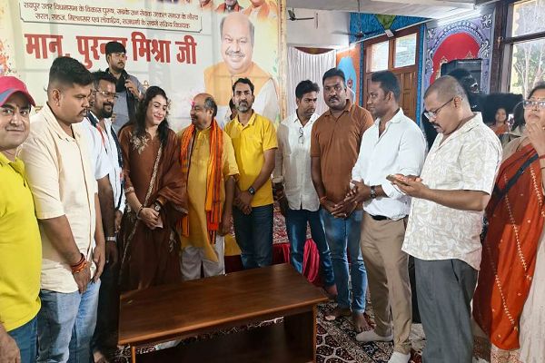 जवाहर नगर मंडल ने धूमधाम से मनाया विधायक पुरंदर मिश्रा का जन्मदिवस