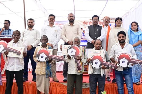 सरकार आपके द्वार&rsquo; शिविरों में ग्रामीणों को मिला योजनाओं का लाभ