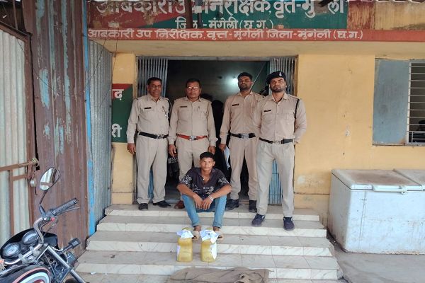 अवैध महुआ शराब के खिलाफ आबकारी विभाग की कार्रवाई   07 बल्क लीटर शराब एवं 150 किलो महुआ लाहन बरामद
