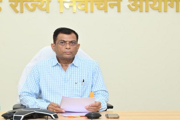 निगम-पंचायत चुनाव की तैयारियों को लेकर निर्वाचन आयुक्त ने ली समीक्षा बैठक