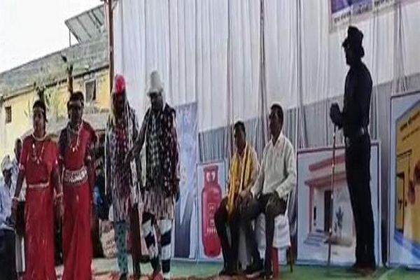  सुशासन और जनसेवा का मंच : नारायणपुर में शिक्षकों ने नुक्कड़ नाटक से जगाई जनकल्याणकारी योजनाओं की अलख