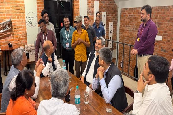 बस्तर में पुनर्वास और स्वावलंबन की मिसाल बना &lsquo;पण्डुम कैफ़े&rsquo;, केंद्रीय सहकारिता सचिव ने की सराहना