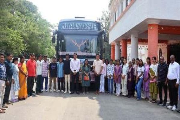 बीजापुर के विद्यार्थियों की सपनों की उड़ान, आईआईटी भिलाई और स्टील प्लांट में जानेंगे तकनीक और नवाचार की दुनिया