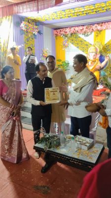  महापौर मधुसूदन यादव ने राज्यपाल पुरस्कृत शिक्षक थंगेश्वर कुमार साहू को किया सम्मानित