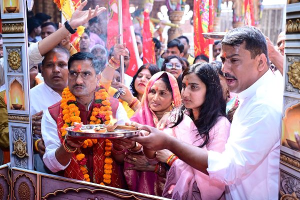  केंद्रीय राज्य मंत्री  तोखन साहू ने नवरात्रि पर माँ महामाया, श्री गिरजाबंध हनुमान एवं माँ डिडनेश्वरी के किए दर्शन-पूजन
