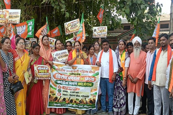  *जेएनयू में छात्राओं से कथित यौन दुर्व्यवहार के मामले पर गरियाबंद में भाजपा महिला मोर्चा का प्रदर्शन*