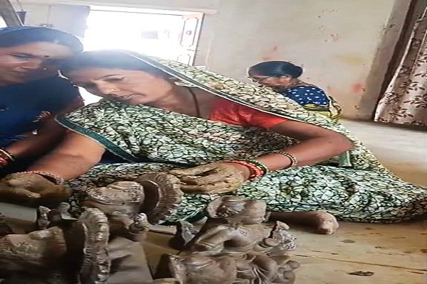 सेवा की कहानी : मिट्टी में गढ़ा सपना, सुशासन ने दी उड़ानः लक्ष्मी के हुनर को मिला सरकार का सहारा