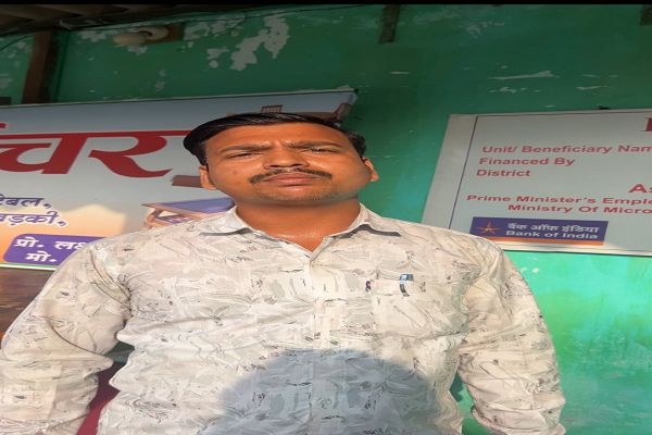 नौकरी की तलाश के बजाय शुरू किया फर्नीचर उद्योग