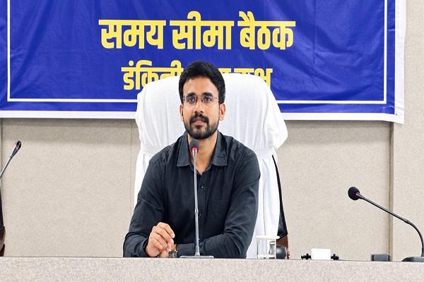 सीईओ ने ली समय-सीमा बैठक में जन कल्याणकारी योजनाओं के क्रियान्वयन स्थिति की समीक्षा की