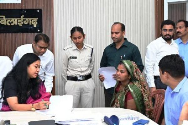 कलेक्टर जनदर्शन में ग्रामीणों की समस्याओं और मांगों की हुई सुनवाई