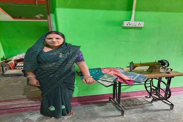सेवा की कहानी : संघर्ष की राह से आगे निकलकर आत्मनिर्भर हुईं श्रीमती सुनीता साहू