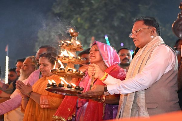  माता शबरी की पावन नगरी शिवरीनारायण में चित्रोत्पला गंगा महाआरती में शामिल हुए मुख्यमंत्री श्री विष्णु देव साय