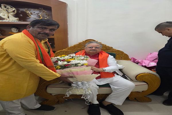  राकेश यादव ने डॉ. रमन सिंह को जन्मदिन की दी बधाई, गुलदस्ता भेंटकर किया अभिनंदन    बालोद विधानसभा के जनसेवक राकेश यादव ने रायपुर स्थित स्पीकर हाउस पहुंचकर विधानसभा अध्यक्ष से की सौजन्य मुलाकात