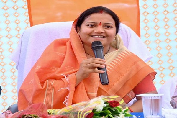 मंत्री श्रीमती लक्ष्मी राजवाड़े की पहल से भटगांव विधानसभा में 6.97 करोड़ रुपये के सड़क-पुल कार्यों को मिली स्वीकृति