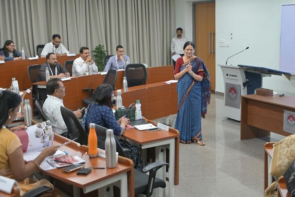IIM में पंजीयन विभाग की कार्यशाला, विशेषज्ञों ने अधिकारियों को दिया प्रशिक्षण