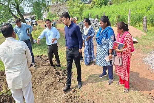 सीईओ जिला पंचायत जयंत नाहटा ने किया धमतरी विकासखंड का सघन दौरा