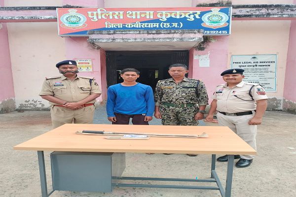 *पोलमी घाट में चाकू दिखाकर रास्ता रोकने, मारपीट एवं लूटपाट करने के मामले में कुकदूर पुलिस की कार्यवाही।*