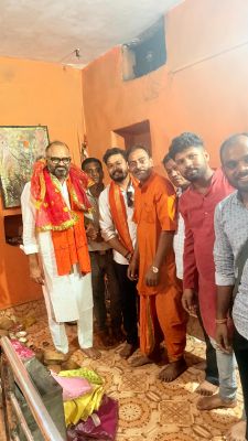  माँ शीतला मंदिर पहुंचे विधायक अनुज शर्मा, विकास एवं सौंदर्यीकरण को लेकर दिया आश्वासन