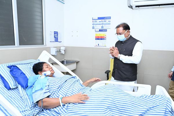  मुख्यमंत्री श्री विष्णुदेव साय ने जशपुर विधायक श्रीमती रायमुनि भगत से अस्पताल में की मुलाकात, शीघ्र स्वास्थ्य लाभ की कामना की