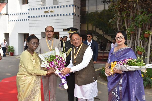  *राष्ट्रपति द्रौपदी मुर्मु का लोकभवन में आत्मीय स्वागत*