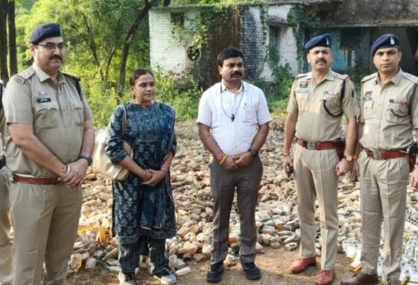 दुर्ग में 33,920 लीटर जब्त शराब नष्ट, 294 प्रकरणों का निपटारा