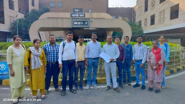 लिपिकों की वेतनवृद्धि रोकने और वेतन से वसूली पर रोक लगाने की मांग तेज  छत्तीसगढ़ प्रदेश स्वास्थ्य कर्मचारी संघ ने शासन को सौंपा ज्ञापन, न्यायालयीन आदेशों के अनुरूप एकसमान दिशा-निर्देश जारी करने की उठाई मांग