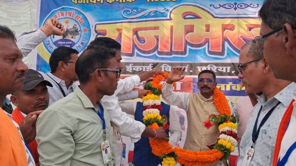 छुरिया में राजमिस्त्री संघ की विशाल पदयात्रा से गूंजा श्रमिकों के हक का मुद्दा, सात सूत्रीय मांगों पर सरकार का ध्यान आकर्षित
