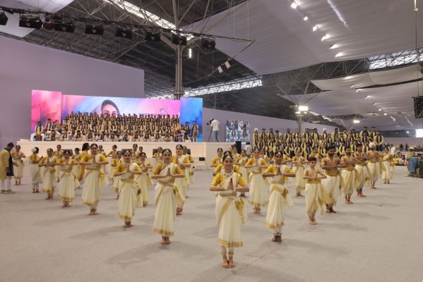  आध्यात्मिक जागृति की दिव्य आभा में  79वें वार्षिक निरंकारी संत समागम का भव्य आगाज    परमात्मा के एहसास से जागृत हो मानव मन -निरंकारी सतगुरु माता सुदीक्षा जी महाराज