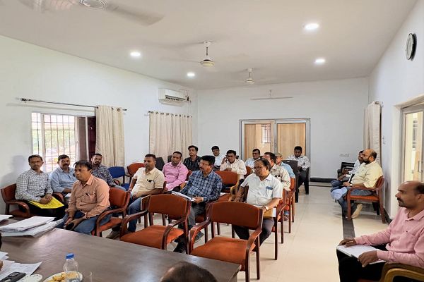  *विधायक रोहित साहू ने ली अधिकारियों की बैठक, क्षेत्र में सड़क निर्माण कार्यों में तेजी लाने के दिए निर्देश*