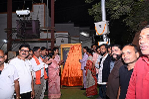  सीएसईबी चौक में वेटिंग शेड का उद्योग मंत्री श्री लखनलाल देवांगन ने किया लोकार्पण, तीन प्रमुख मार्गों पर 195 स्ट्रीट लाइटों से बढ़ेगी रोशनी