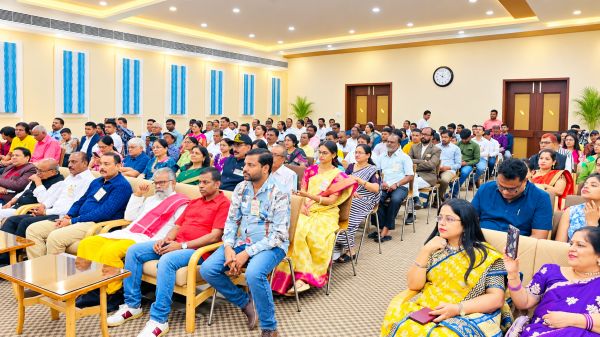 दबंग स्वर की 6 वीं वर्षगांठ : लोक कला, बौद्धिक विमर्श और सम्मान की त्रिवेणी धारा बहती रही  सम्मान बेहतर बनने की प्रेरणा देता है: डॉ राजा राम त्रिपाठी 