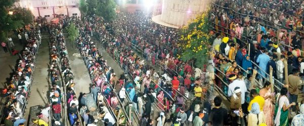  शुभ मुहूर्त में शरद पूर्णिमा पर तीस हजार से अधिक पीड़ितो को बांटी गई जड़ी बुटीयुक्त खीर प्रसाद