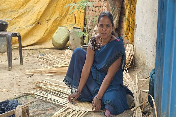 बिहान योजना से गुड्डी को मिला आत्मनिर्भरता का संबल, बांस शिल्प से संवर रही परिवार की आर्थिक स्थिति