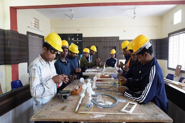 बस्तर के युवाओं को कौशल प्रशिक्षण से मिल रही आत्मनिर्भरता की नई राह