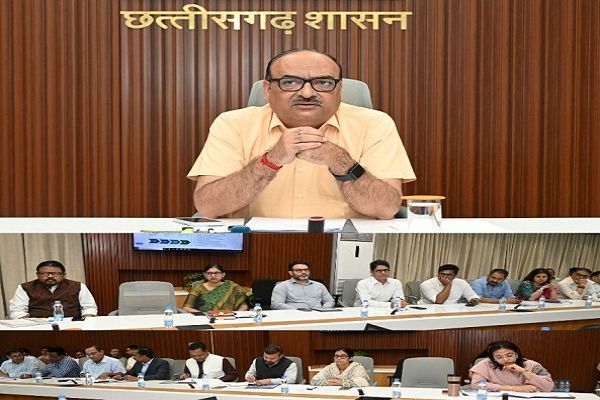 शासकीय योजनाओं के क्रियान्वयन और निर्माण कार्यों में लाएं तेजी : मुख्य सचिव