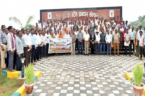 खेत बचाओ अभियान के तहत किसानों को उन्नत सरसों बीज का वितरण