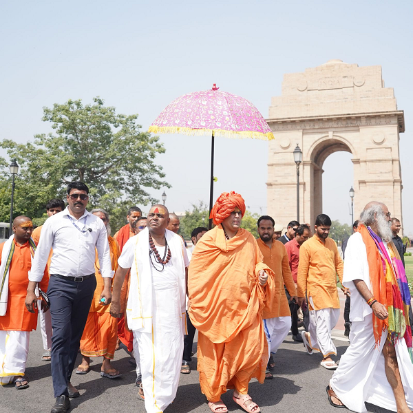 महामंडलेश्वर श्री करौली शंकर जी ने संतों संग अमर शहीदों को किया नमन, ईंधन बचत का दिया राष्ट्रीय संदेश