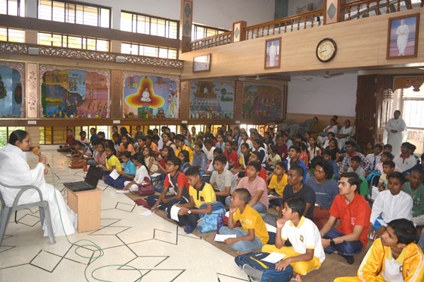 पढ़ाई में सफलता के लिए मन की एकाग्रता जरूरी: ब्रह्माकुमारी अंशु दीदी