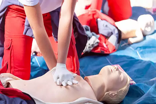 अब हर कॉलेज में दी जाएगी CPR ट्रेनिंग, इस बड़े कारण से UGC ने दिया निर्देश