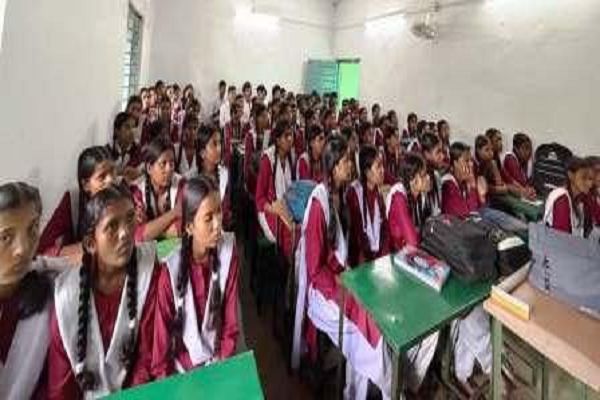 बालिकाओं को साइबर सुरक्षा, कानूनी अधिकार और आत्मरक्षा की दी गई जानकारी