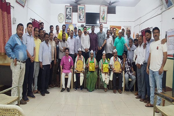 एमएमडब्ल्यू यूनियन (इंटक) शाखा किरंदुल द्वारा सेवानिवृत्त वरिष्ठ सदस्यों का किया गया सम्मान