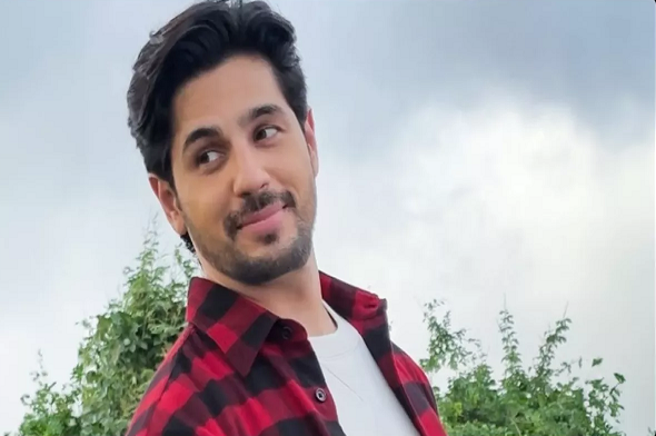 Sidharth Malhotra 12 साल छोटी 'परम सुंदरी' के साथ पहली बार लड़ाएंगे इश्क, शाह रुख-दीपिका जैसी होगी प्रेम कहानी
