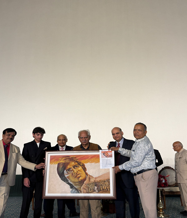 9 मार्च, 2025- एक ऐतिहासिक सिनेमाई अनुभव 9 फरवरी को सुबह 11 बजे राज मंदिर में 'शोले' की स्पेशल स्क्रीनिंग