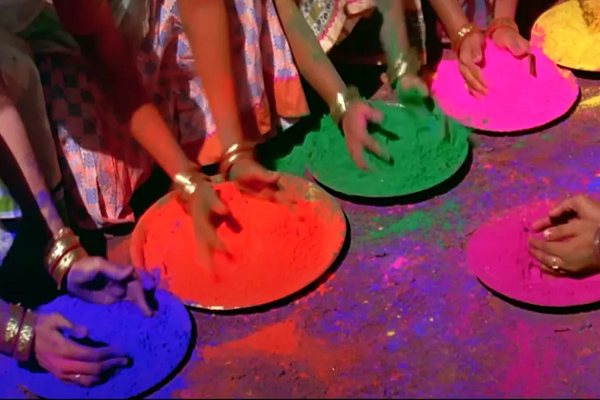 10 दिन तक होली खेलते रहे कलाकार, तब शूट हो पाया था यह गाना; फिल्ममेकर्स को क्&zwj;यों देशभर से मंगाना पड़ा रंग?