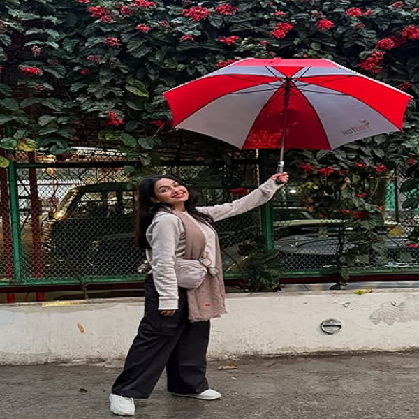 कलाकारों ने बताए मानसून में काम आने वाले उनके फेवरेट आइटम्स!