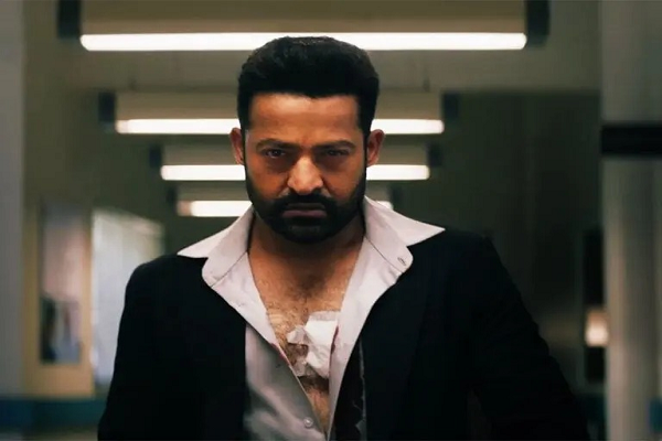 NTR का क्रेज: आंध्रा-तेलंगाना में वॉर 2 के टिकटों की जोरदार बिक्री...