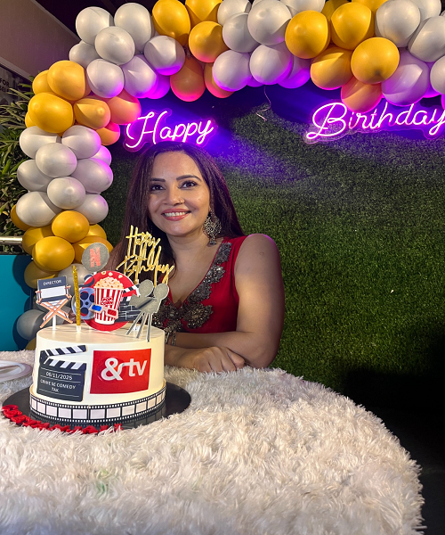  गीतांजलि मिश्रा की बर्थडे पार्टी में छाई लव, लाफ्टर और डांस की मस्ती!