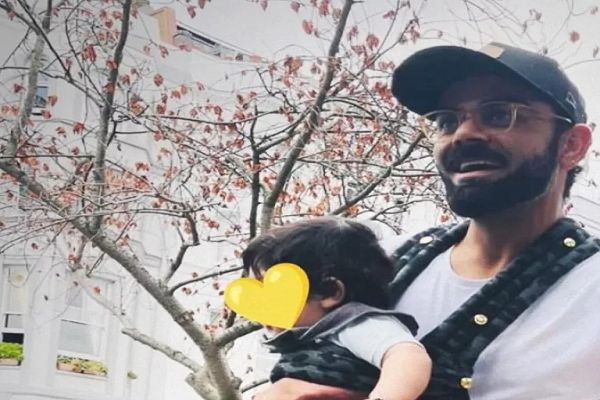 अकाय-वामिका को गोद में लेकर घूमने निकले विराट कोहली, Anushka Sharma ने फोटो की शेयर