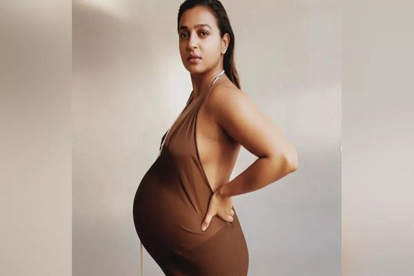मैटरनिटी फोटोशूट के चक्कर में Radhika Apte ने पार की सारी हदें, यूजर्स बोले- कहां जा रही है ये दुनिया