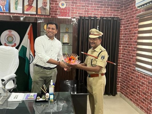   IPS OFFICER DR LAL UMED SINGH ASSUMED THE CHARGE OF BALRAMPUR SP TODAY.  Dr Singh took over from Mohit Garg.